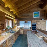Penthouse Access , 6 Bedroom, 6 Baths By Jolidi
